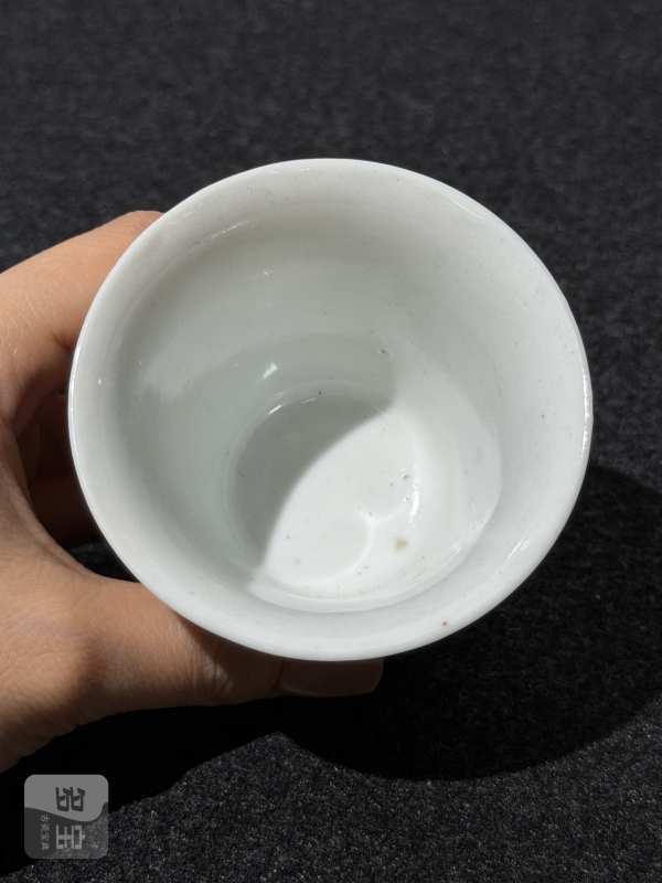 清嘉庆 粉彩人物纹马蹄杯 - 图6